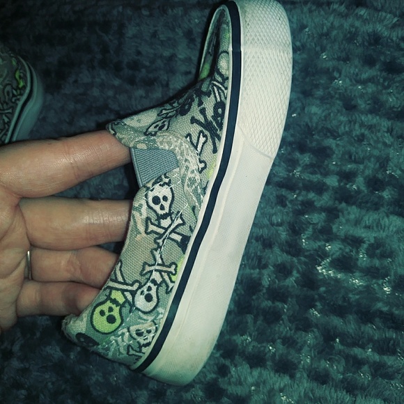 Joe Boxer glow in the dark slip on sneakers - Picture 2 of 5